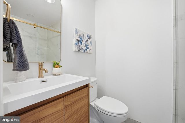 6802 SYDENSTRICKER RD, Springfield, VA 22152