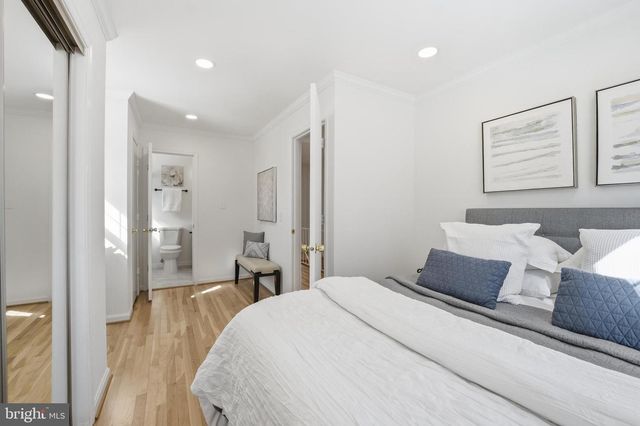 6802 SYDENSTRICKER RD, Springfield, VA 22152