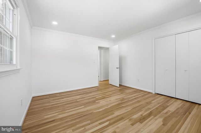 6802 SYDENSTRICKER RD, Springfield, VA 22152