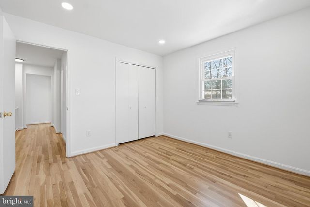 6802 SYDENSTRICKER RD, Springfield, VA 22152