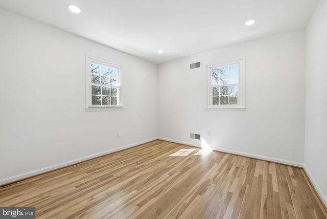 6802 SYDENSTRICKER RD, Springfield, VA 22152