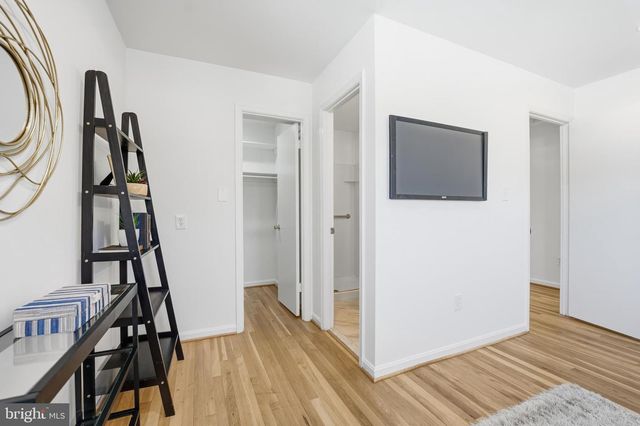 6802 SYDENSTRICKER RD, Springfield, VA 22152