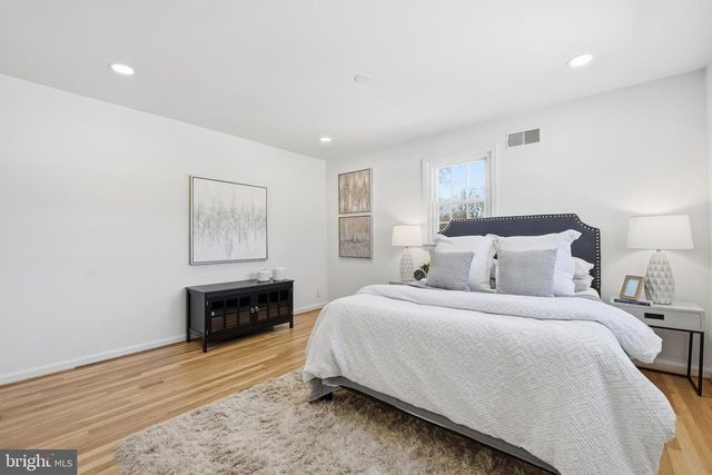 6802 SYDENSTRICKER RD, Springfield, VA 22152