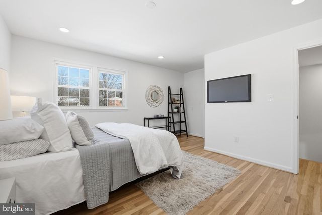 6802 SYDENSTRICKER RD, Springfield, VA 22152