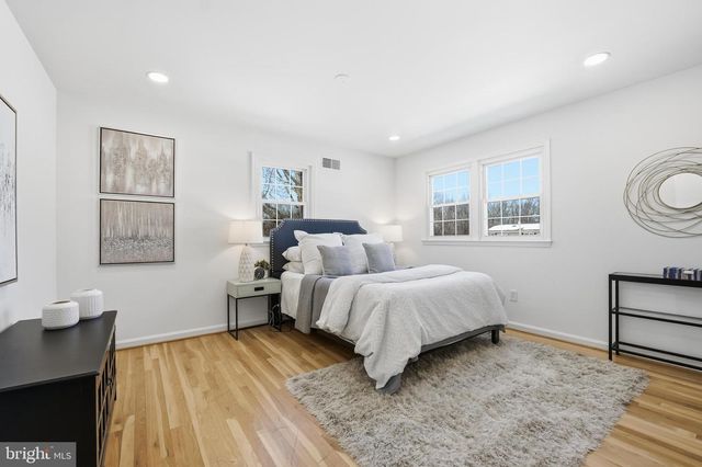 6802 SYDENSTRICKER RD, Springfield, VA 22152