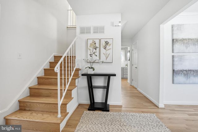 6802 SYDENSTRICKER RD, Springfield, VA 22152