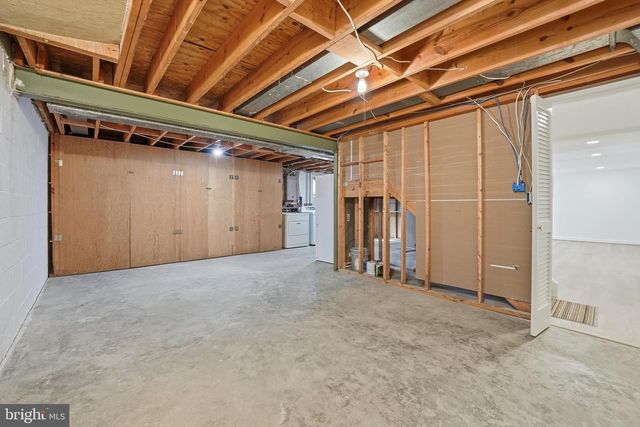 6802 SYDENSTRICKER RD, Springfield, VA 22152