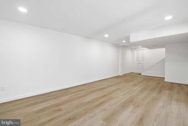 6802 SYDENSTRICKER RD, Springfield, VA 22152