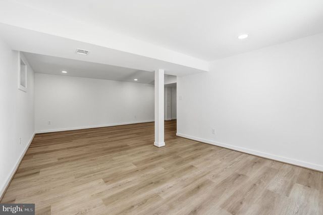 6802 SYDENSTRICKER RD, Springfield, VA 22152