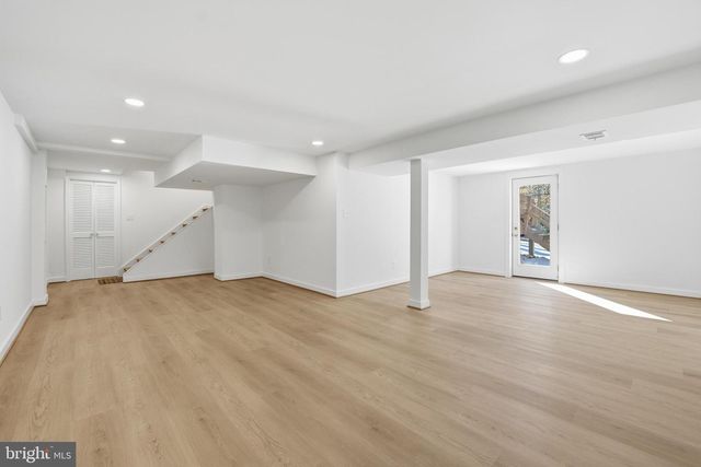 6802 SYDENSTRICKER RD, Springfield, VA 22152