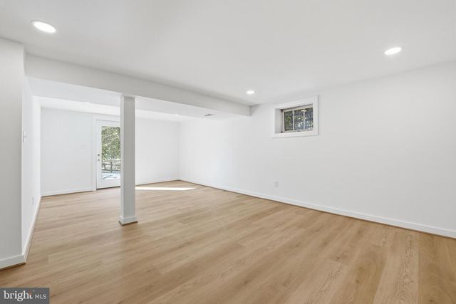 6802 SYDENSTRICKER RD, Springfield, VA 22152