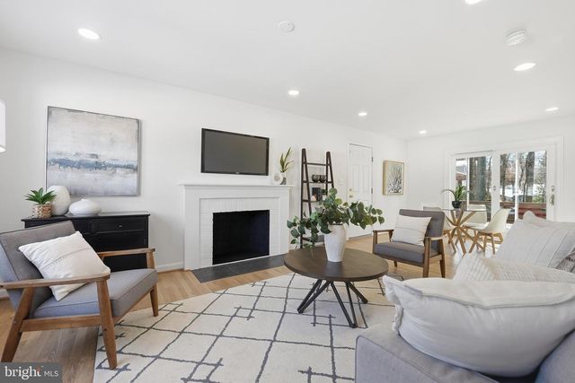 6802 SYDENSTRICKER RD, Springfield, VA 22152