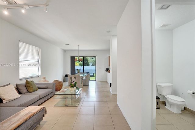 650 NE 191st Ter, Miami, FL 33179