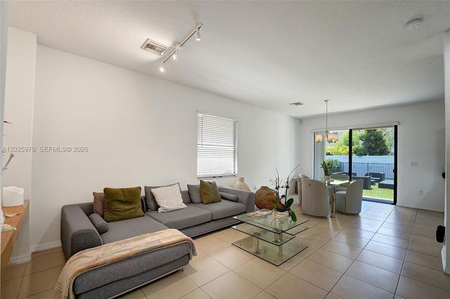650 NE 191st Ter, Miami, FL 33179