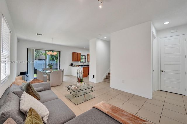 650 NE 191st Ter, Miami, FL 33179