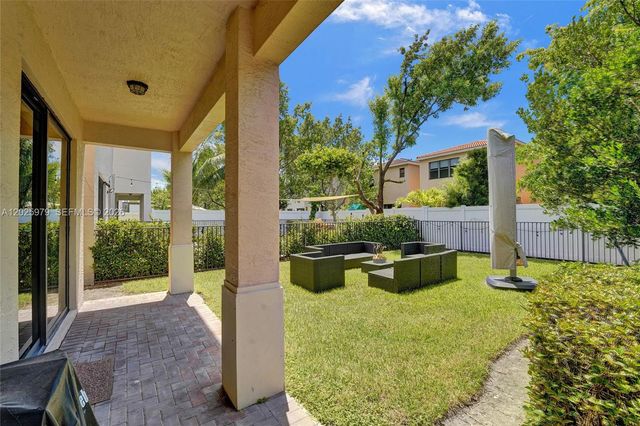 650 NE 191st Ter, Miami, FL 33179