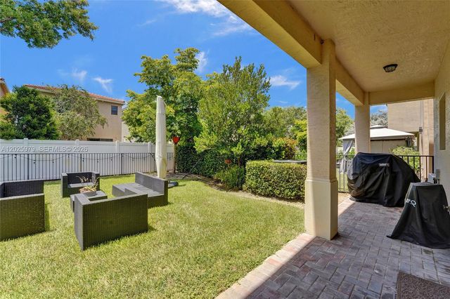 650 NE 191st Ter, Miami, FL 33179