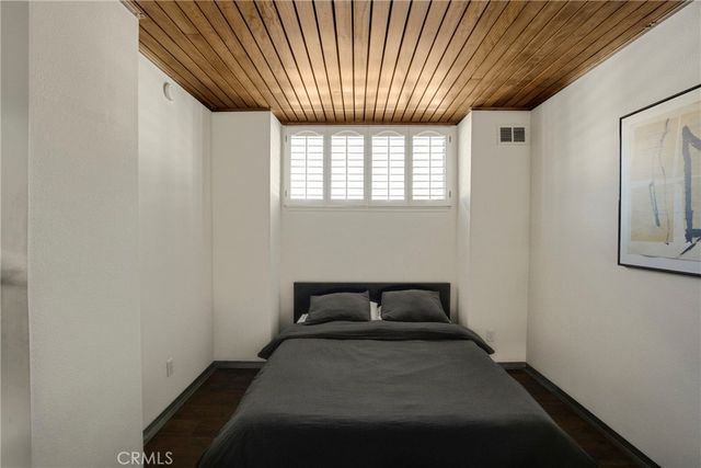 10926 Bluffside Drive 35, Studio City, CA 91604