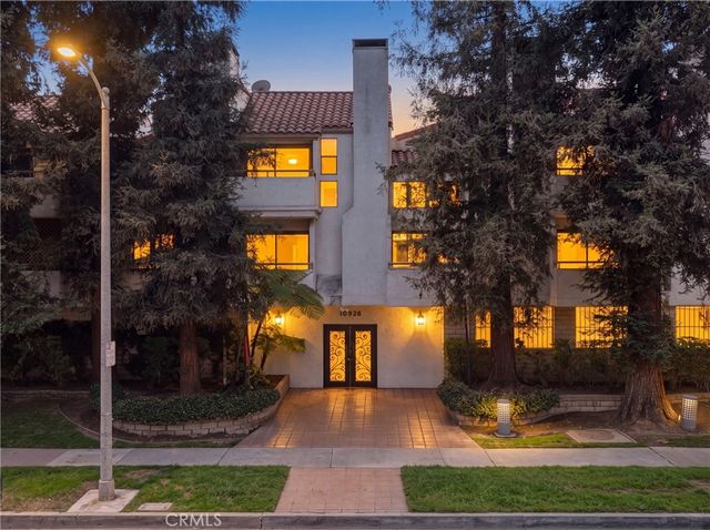 10926 Bluffside Drive 35, Studio City, CA 91604