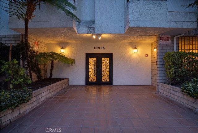 10926 Bluffside Drive 35, Studio City, CA 91604