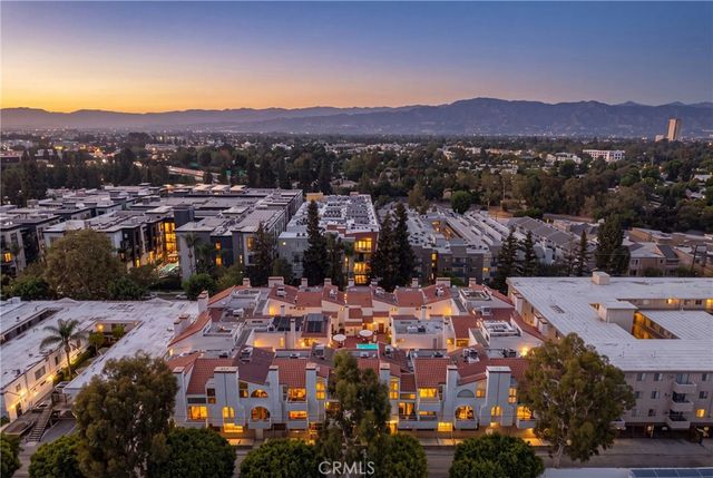 10926 Bluffside Drive 35, Studio City, CA 91604