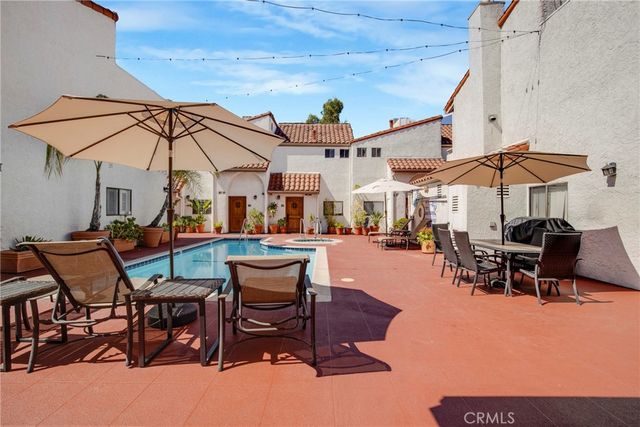 10926 Bluffside Drive 35, Studio City, CA 91604