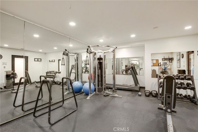 10926 Bluffside Drive 35, Studio City, CA 91604