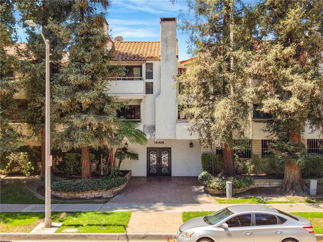 10926 Bluffside Drive 35, Studio City, CA 91604