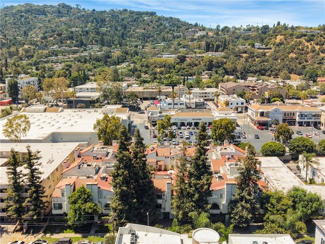10926 Bluffside Drive 35, Studio City, CA 91604