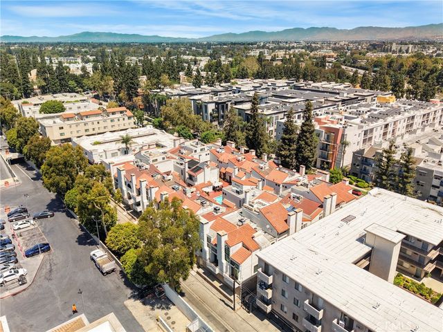 10926 Bluffside Drive 35, Studio City, CA 91604