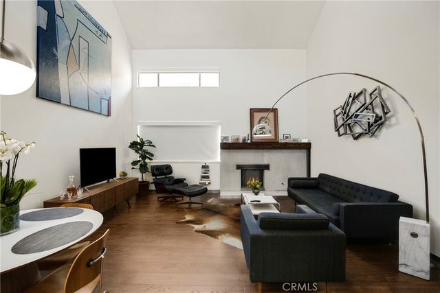 10926 Bluffside Drive 35, Studio City, CA 91604