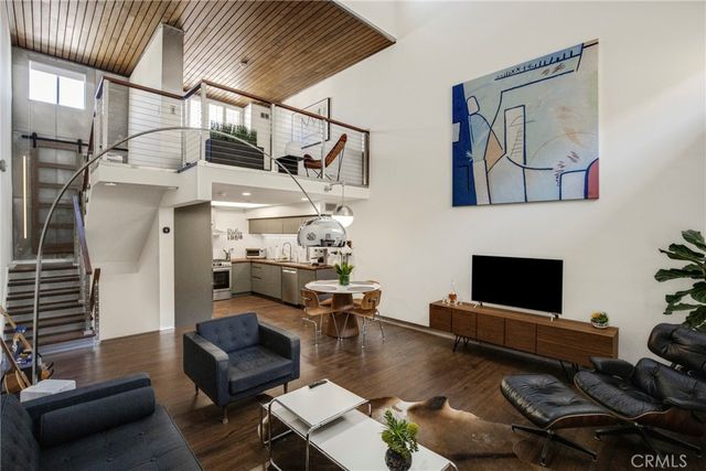 10926 Bluffside Drive 35, Studio City, CA 91604