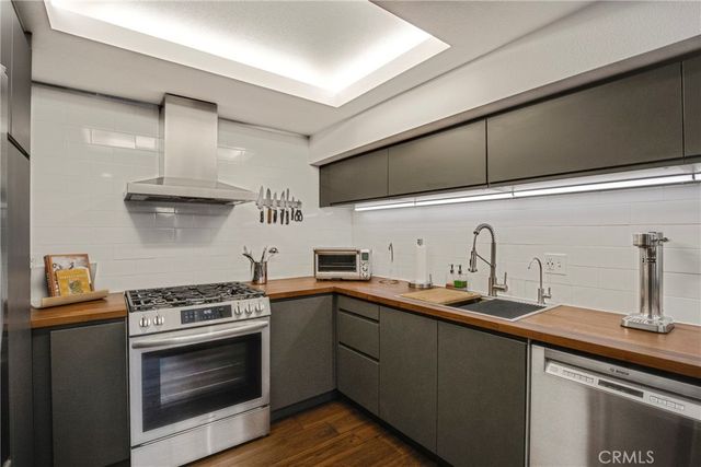 10926 Bluffside Drive 35, Studio City, CA 91604