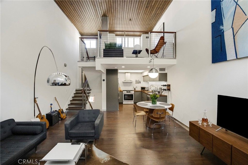 10926 Bluffside Drive 35, Studio City, CA 91604