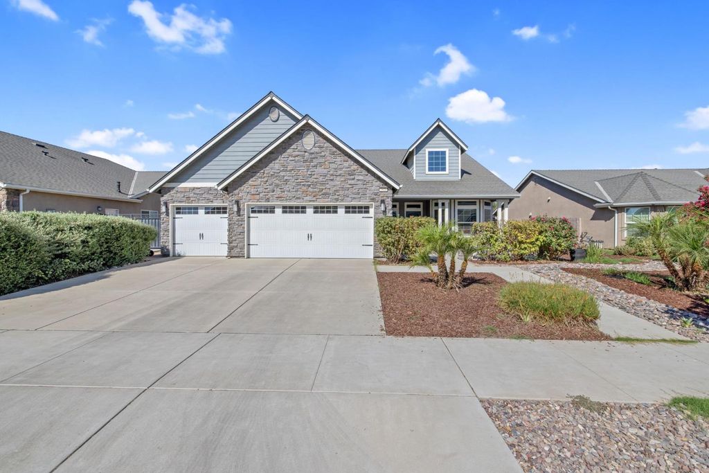 Image 1 of property listing at 2521 N Fontana Street, Visalia, CA 93291