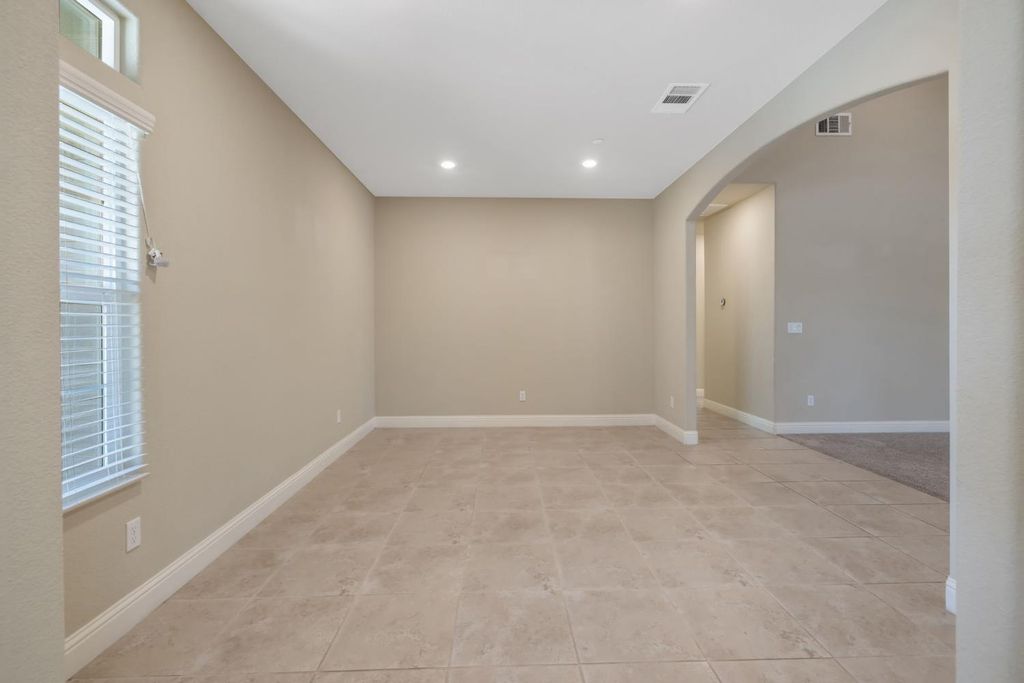 Image 14 of property listing at 2521 N Fontana Street, Visalia, CA 93291