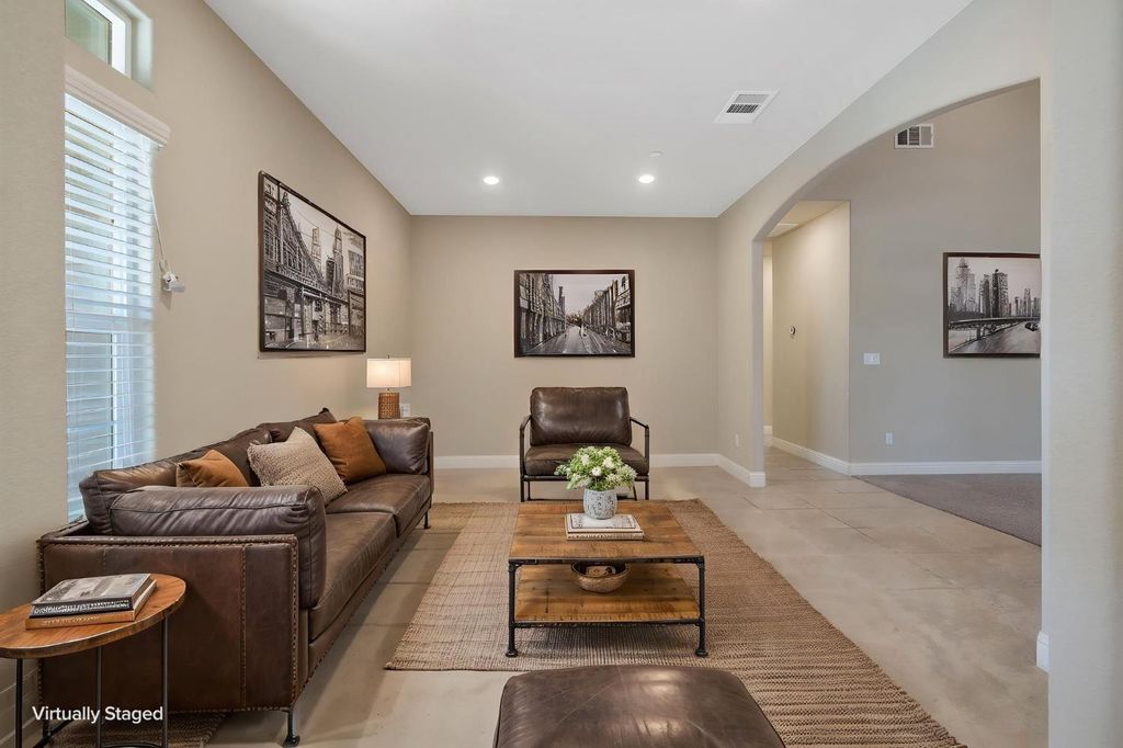 Image 15 of property listing at 2521 N Fontana Street, Visalia, CA 93291