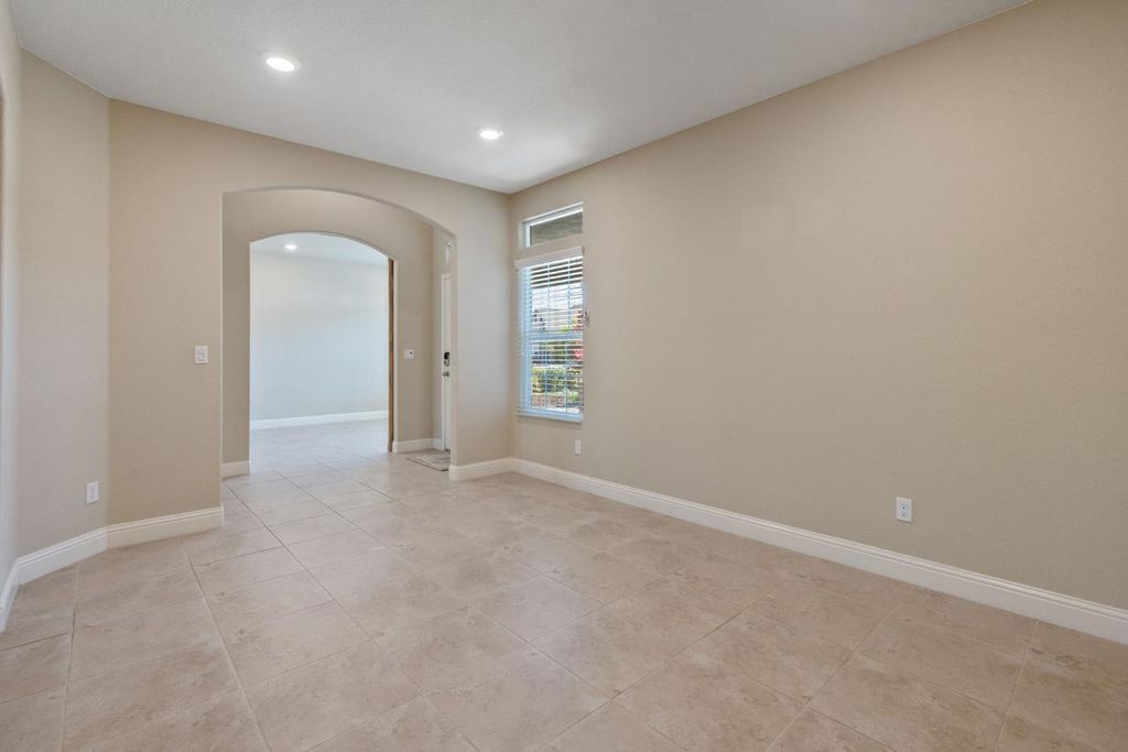 Image 17 of property listing at 2521 N Fontana Street, Visalia, CA 93291