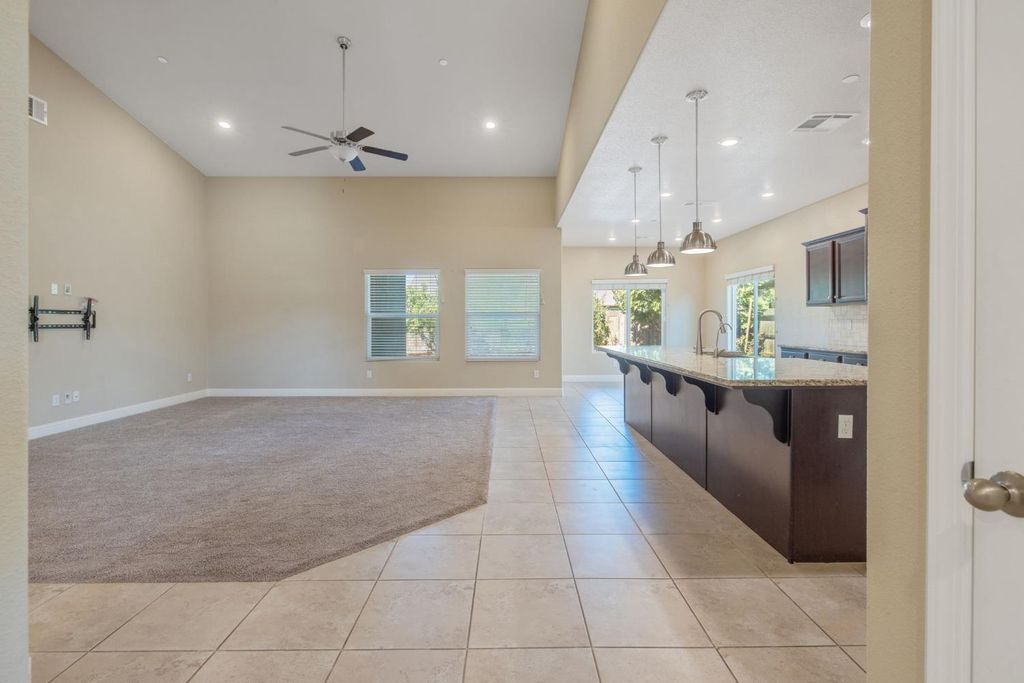 Image 18 of property listing at 2521 N Fontana Street, Visalia, CA 93291