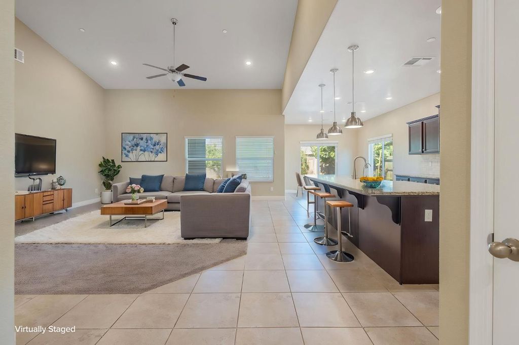Image 19 of property listing at 2521 N Fontana Street, Visalia, CA 93291
