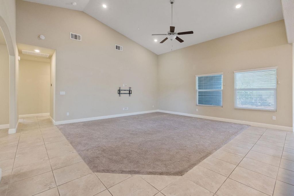 Image 20 of property listing at 2521 N Fontana Street, Visalia, CA 93291