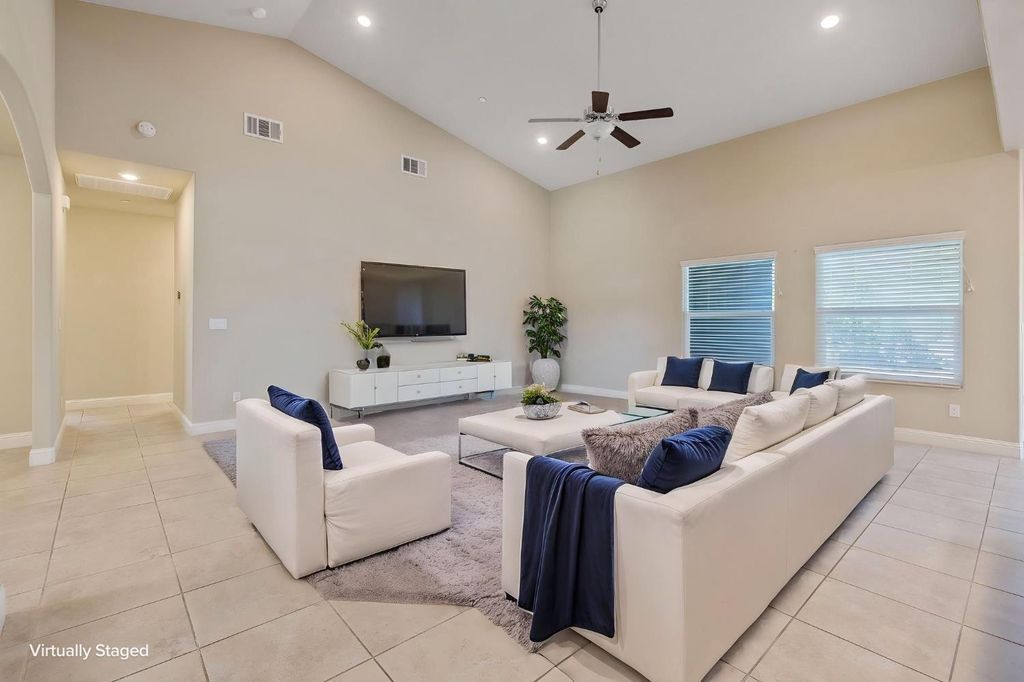 Image 21 of property listing at 2521 N Fontana Street, Visalia, CA 93291