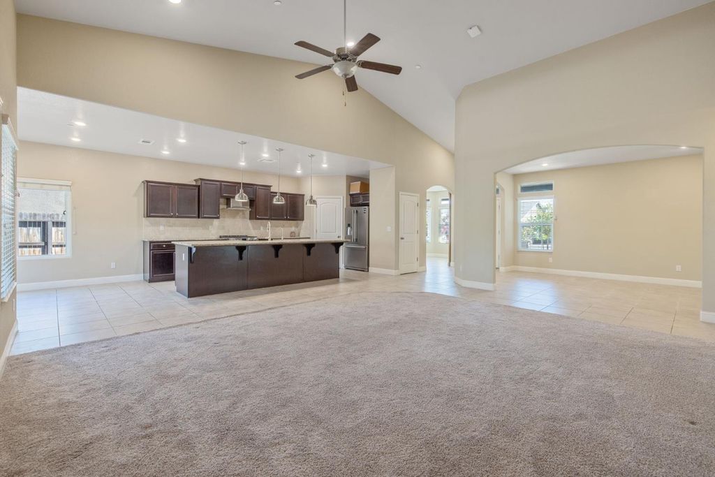 Image 22 of property listing at 2521 N Fontana Street, Visalia, CA 93291