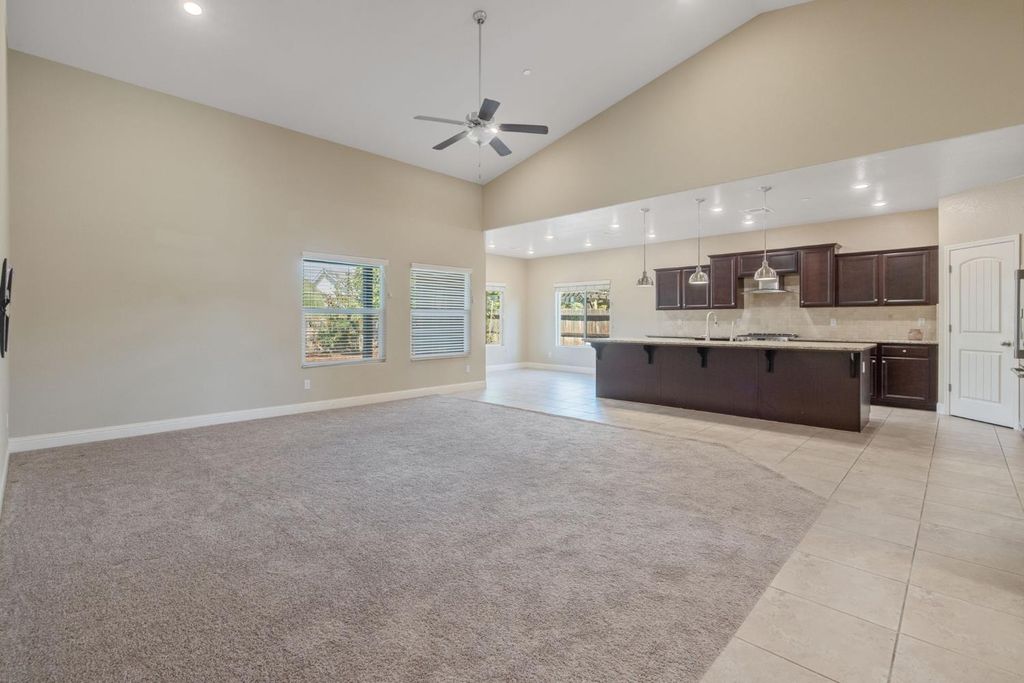 Image 23 of property listing at 2521 N Fontana Street, Visalia, CA 93291