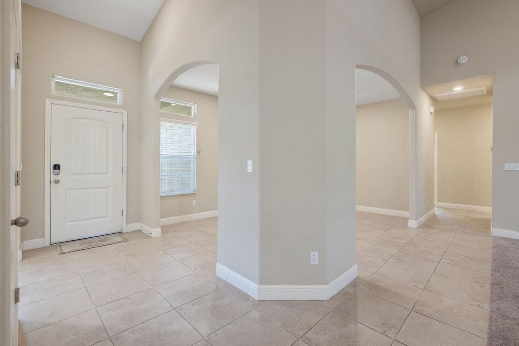 Image 24 of property listing at 2521 N Fontana Street, Visalia, CA 93291