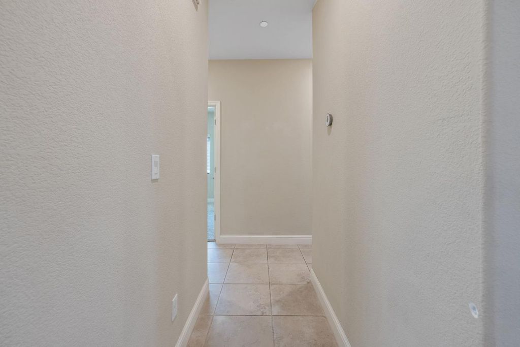 Image 32 of property listing at 2521 N Fontana Street, Visalia, CA 93291