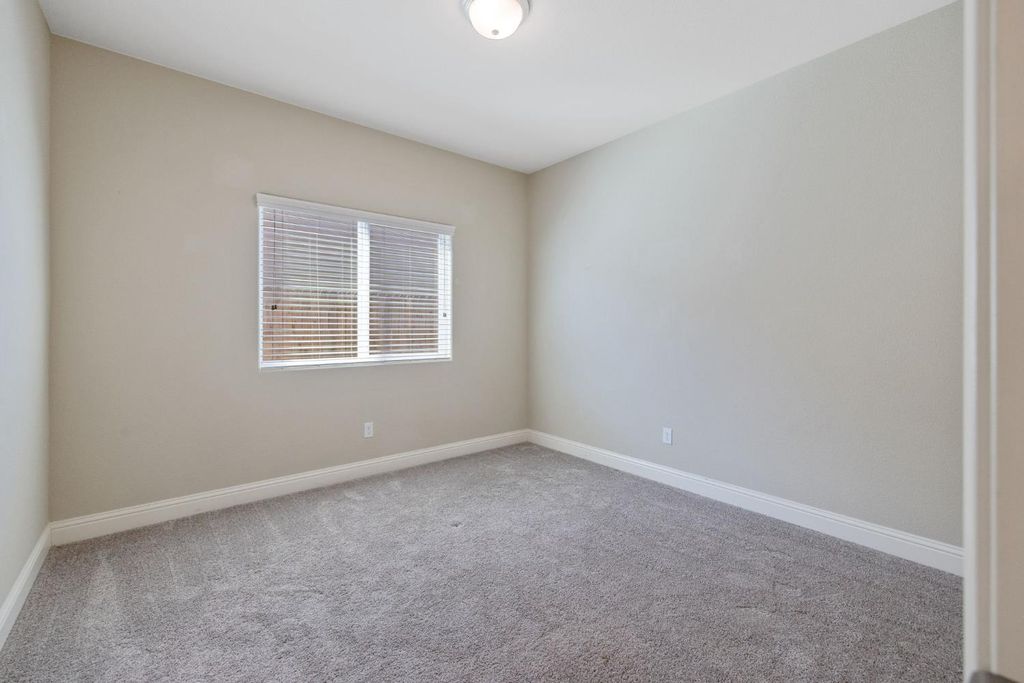 Image 38 of property listing at 2521 N Fontana Street, Visalia, CA 93291