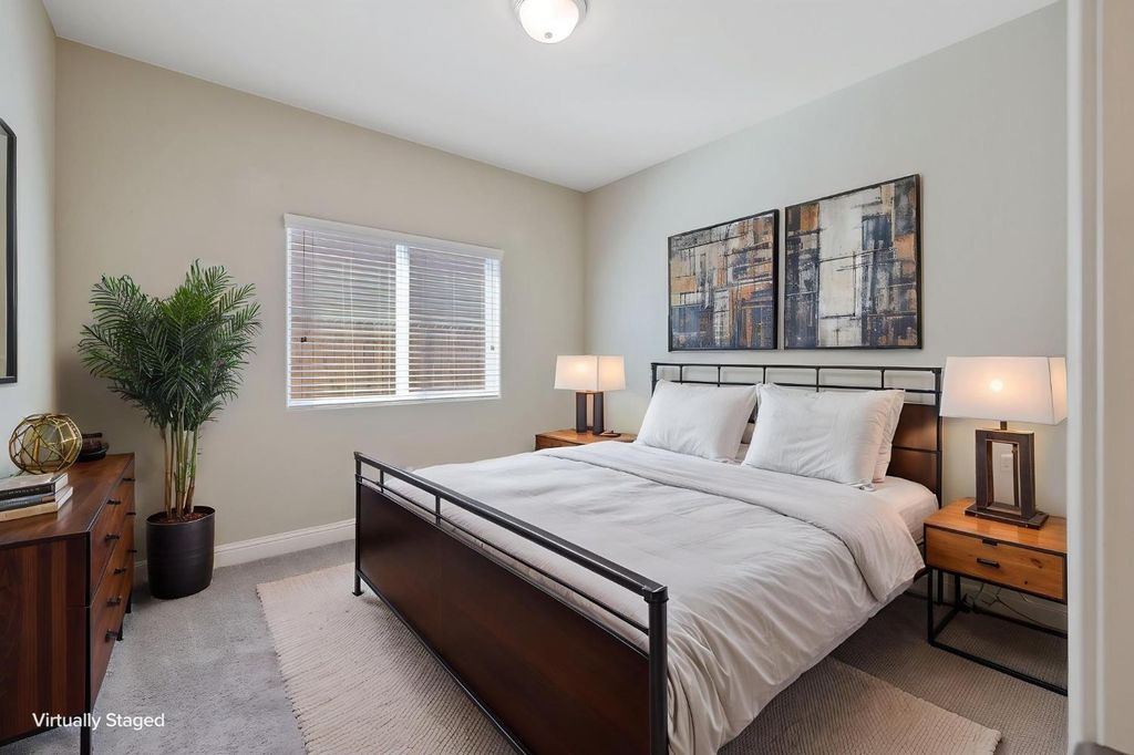 Image 39 of property listing at 2521 N Fontana Street, Visalia, CA 93291