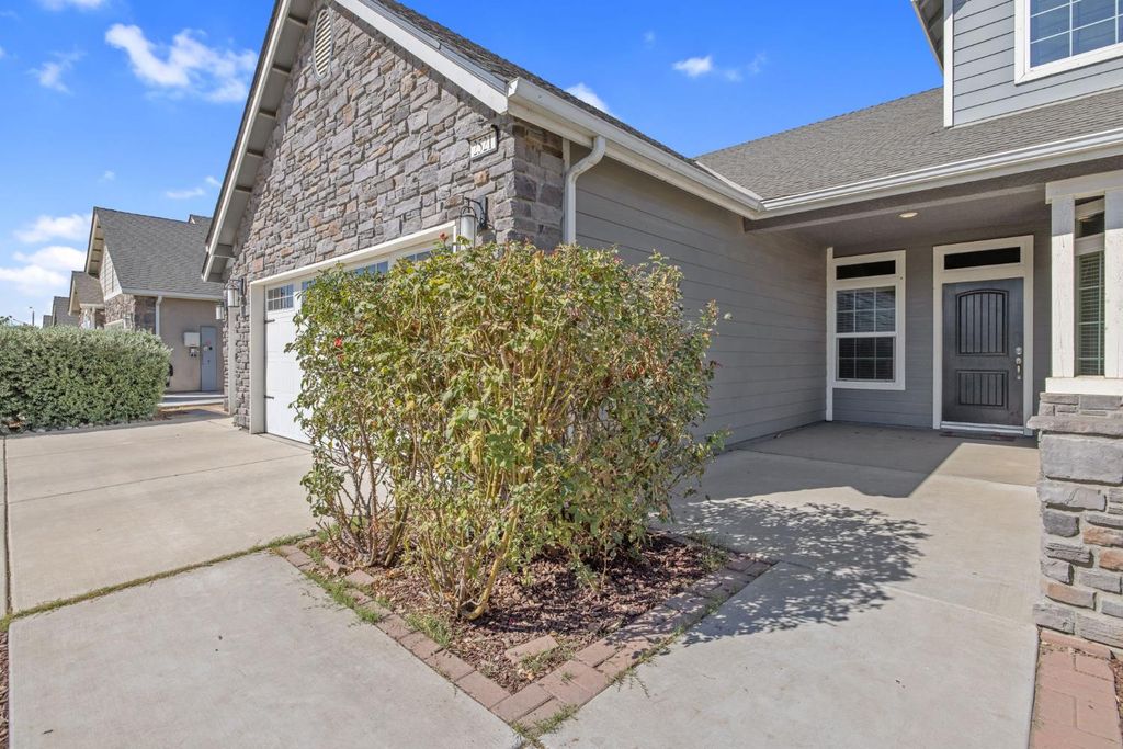 Image 4 of property listing at 2521 N Fontana Street, Visalia, CA 93291