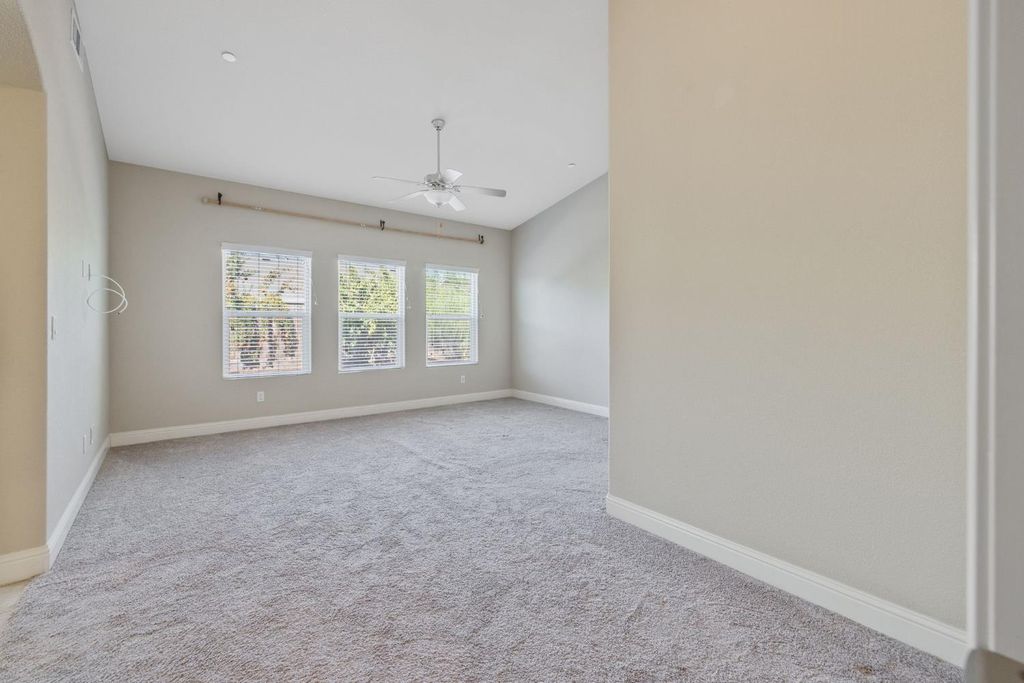 Image 40 of property listing at 2521 N Fontana Street, Visalia, CA 93291